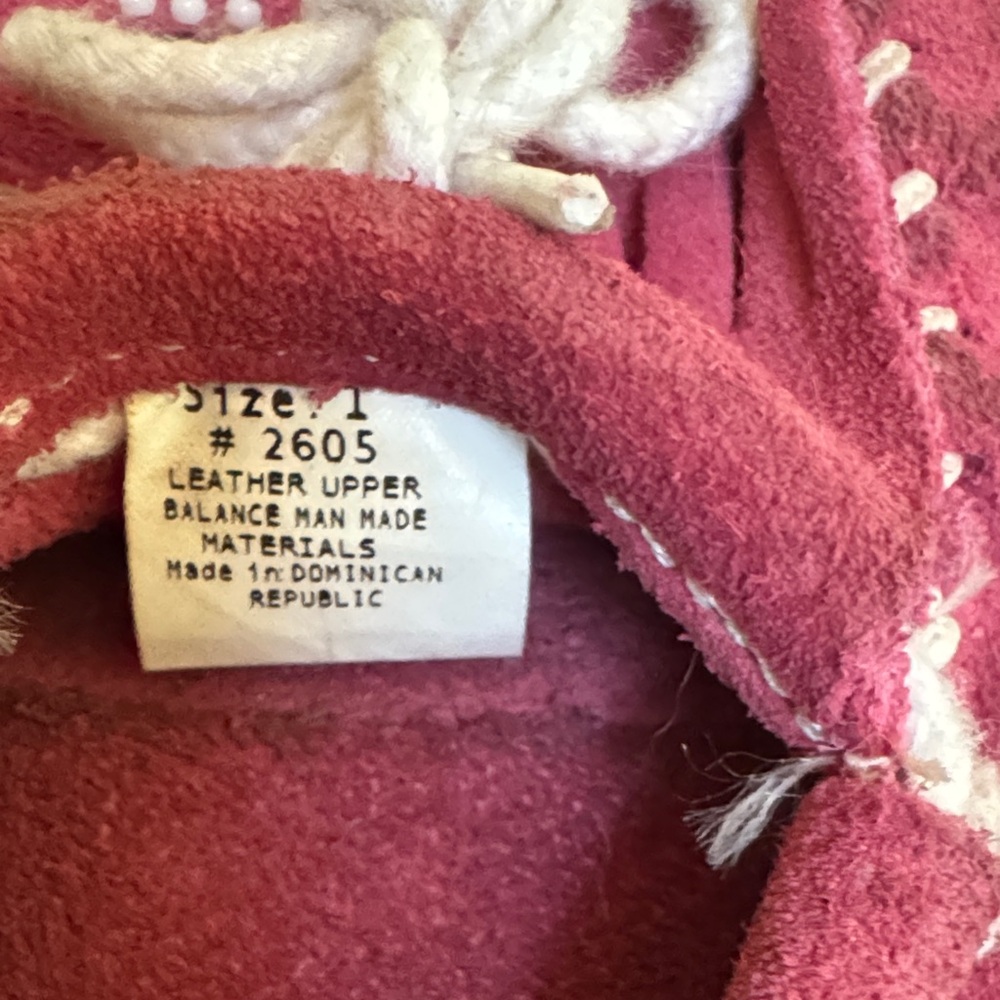 Minnetonka Kids Moccasins in Pink and White - Picture 2 of 4